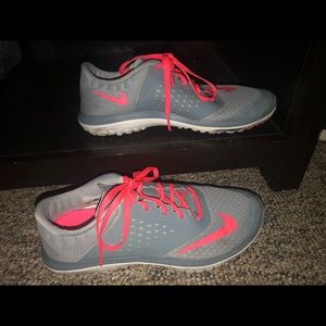 nike tennis shoes